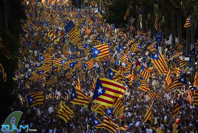 مدريد فرضت “حالة طوارىء” بحكم الأمر الواقع في كاتالونيا