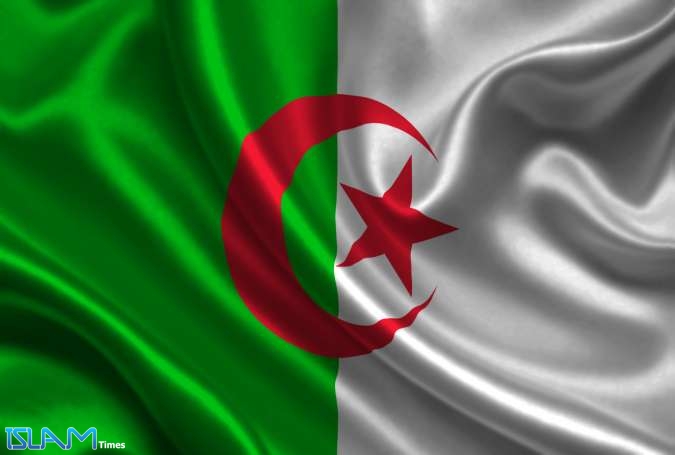 الجيش الجزائري يوقف مجموعة تقدم دعماً للإرهاب