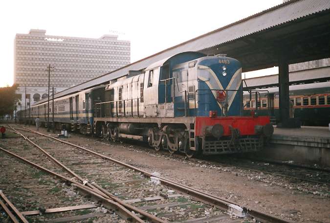 کراچی میں سرکلر ریلوے کی بحالی، تجاوزات کیخلاف بھرپور کارروائی کا فیصلہ