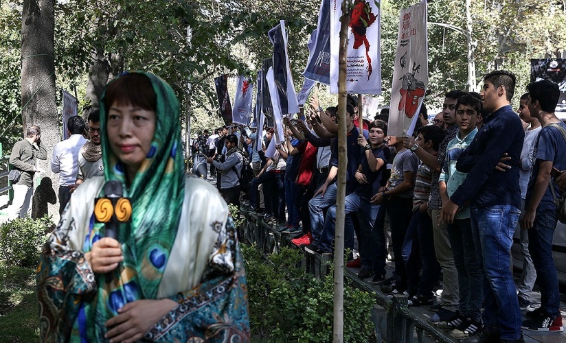 تہران میں اقوام متحدہ کے دفتر کے سامنے ایرانی بچوں کا احتجاج