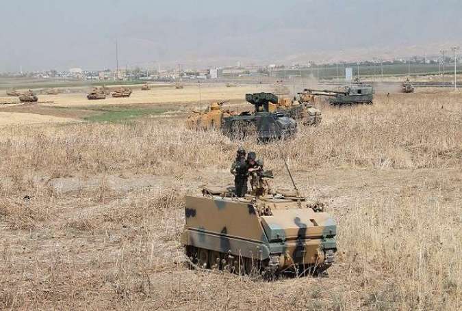 مقتل جندي وموظف في هجوم على قاعدة عسكرية شرقي تركيا