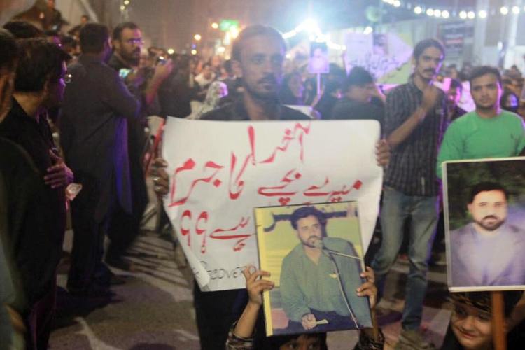 کراچی میں شیعہ مسنگ پرسنز کے اہل خانہ کی جانب سے احتجاج کی تصویری جھلکیاں
