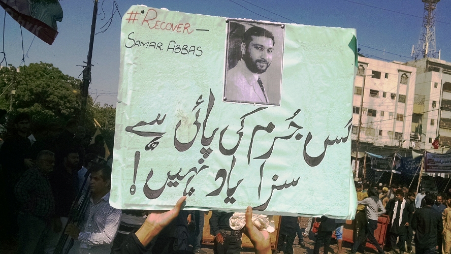 کراچی، نو محرم الحرام کے مرکزی جلوس کے دوران لاپتہ شیعہ افراد کے اہلخانہ کے احتجاج کی تصویری جھلکیاں