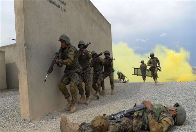 In this photograph taken on May 3, 2017, Afghan National Army (ANA) soldiers train at the Kabul Military training center (KMTC) on the outskirts of Kabul, Afghanistan. (Photo by AFP)