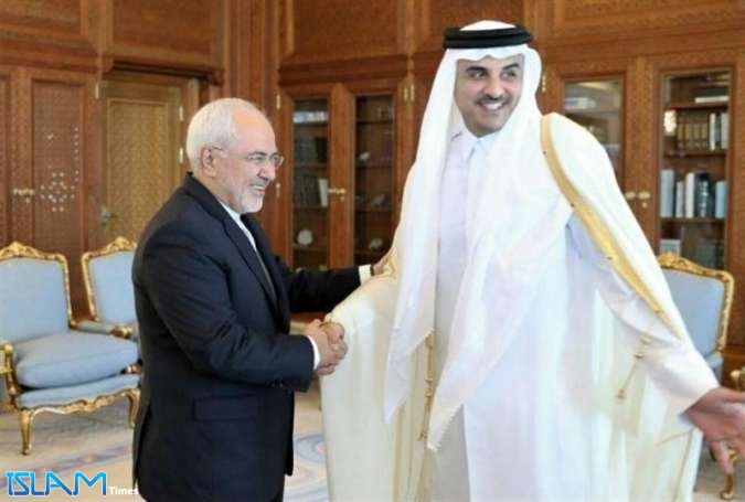 ظریف يبحث العلاقات الثنائية مع أمیر دولة قطر
