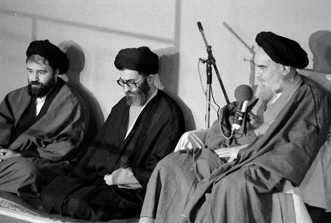 نقش امام خمینی(ره) و مقام معظم رهبری در بیداری اسلامی و خیزش علیه نظام سلطه جهانی
