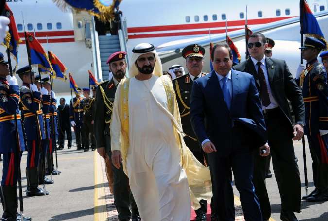 Egyptian President Abdel Fattah al-Sisi, right, receiving United Arab Emirates Prime Minister