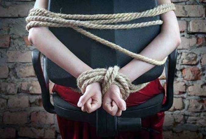 کراچی میں تاوان کیلئے اغوا شدہ شہری تھانے سے بازیاب، 4 اہلکار گرفتار
