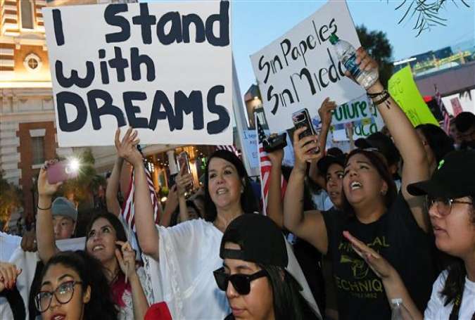 Immigrants and supporters chant outside the New York-New York Hotel & Casino on the Las Vegas Strip during a "We Rise for the Dream" rally to oppose US President Donald Trump. (Photo by AFP)