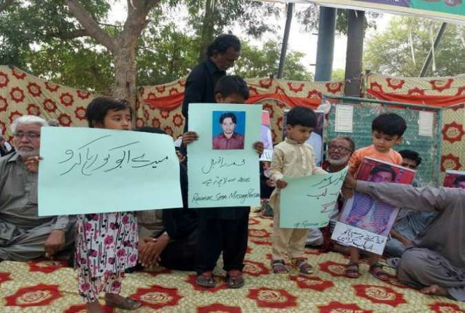 ڈی آئی خان، مسنگ پرسنز کی بازیابی کیلئے جی پی او چوک میں متاثرین کا احتجاج جاری