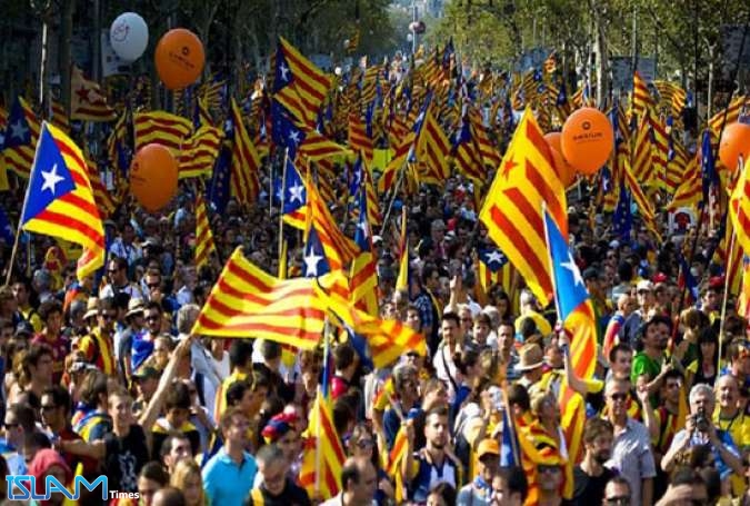 450 ألف شخص يتظاهرون في برشلونة مطالبين بالإنفصال