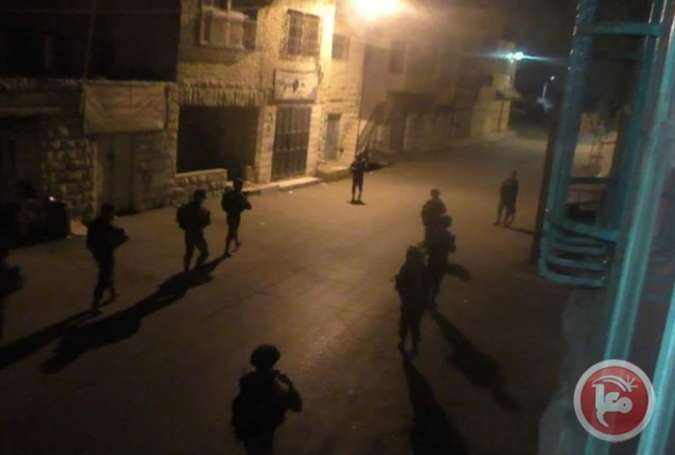 یورش شبانه ی صهیونیستها به منازل فلسطینیان و دستگیری 51 تن