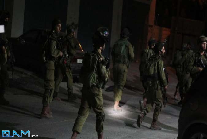 الاحتلال يعتقل 19 فلسطينياً من أنحاء متفرقة من الضفة