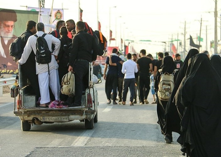 زائرین امام حسین علیہ السلام شلمچہ کے زمینی راستے سے عراق جاتے ہوئے