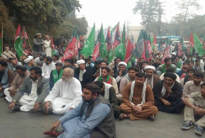 لاہور، ناصر شیرازی کی بازیابی کیلئے ایم ڈبلیو ایم کا وزیراعلٰی ہاؤس کے سامنے احتجاجی دھرنا، شہریوں کی بڑی تعداد میں شرکت