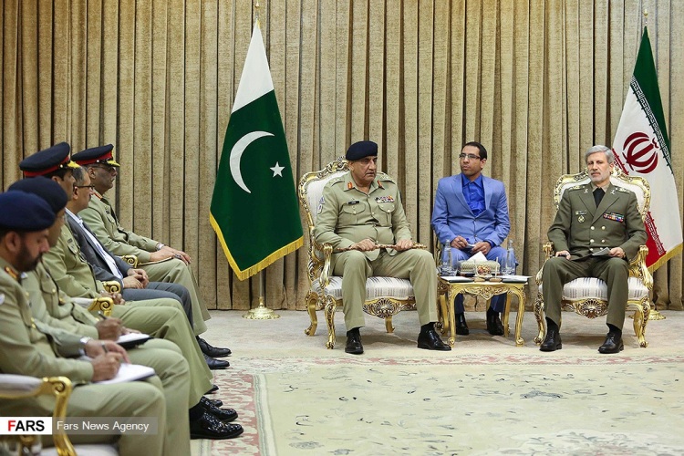 پاکستان کے آرمی چیف جنرل قمر جاوید باجوہ کی تہران میں ایرانی وزیر دفاع بریگیڈیئر جنرل امیر حاتمی سے ملاقات