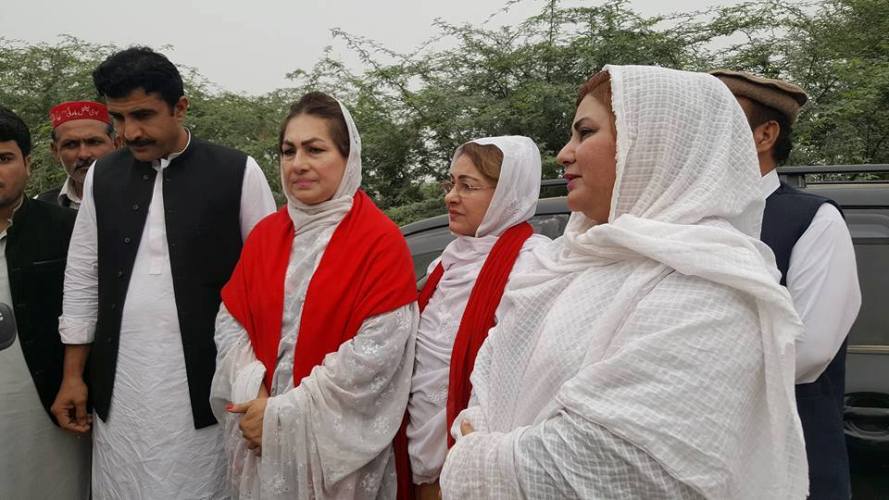 ڈی آئی خان، اے این پی کی خواتین ونگ کی صوبائی رہنما کی متاثرہ لڑکی کے خاندان سے ملاقات