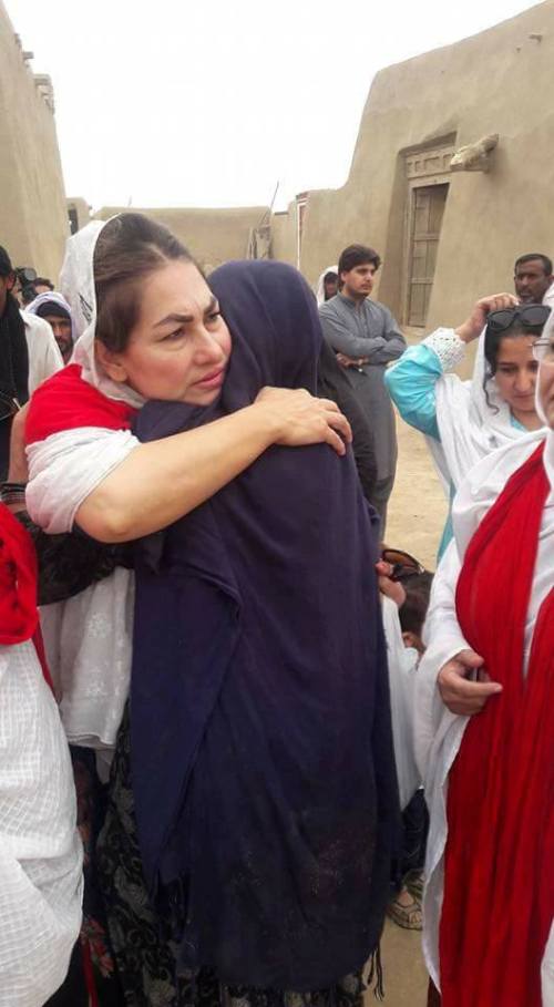 ڈی آئی خان، اے این پی کی خواتین ونگ کی صوبائی رہنما کی متاثرہ لڑکی کے خاندان سے ملاقات