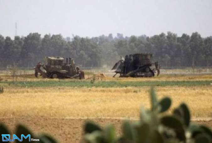 جرافات العدو تتوغل بالاراضي الزراعية شمال قطاع غزة