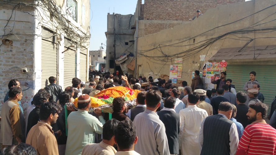 ڈی آئی خان میں گذشتہ روز تکفیری دہشتگردوں کی فائرنگ سے شہید ہونیوالے عقیل حسین کی نماز جنازہ ادا