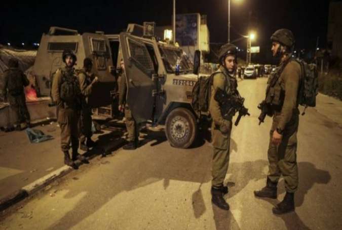 فلسطين: إصابات بالاختناق أثناء اقتحام العدو لبيت أمر بالخليل