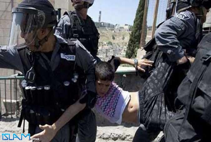 قوات الاحتلال تواصل حملاتها الترهيبية ضد الفلسطينيين