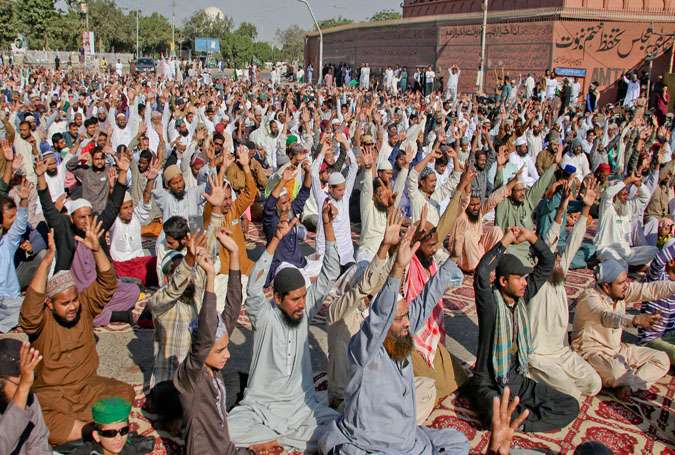 اسلام آباد کے بعد کراچی میں بھی مذہبی جماعتوں کے دھرنے کے خلاف آپریشن کی تیاریاں شروع