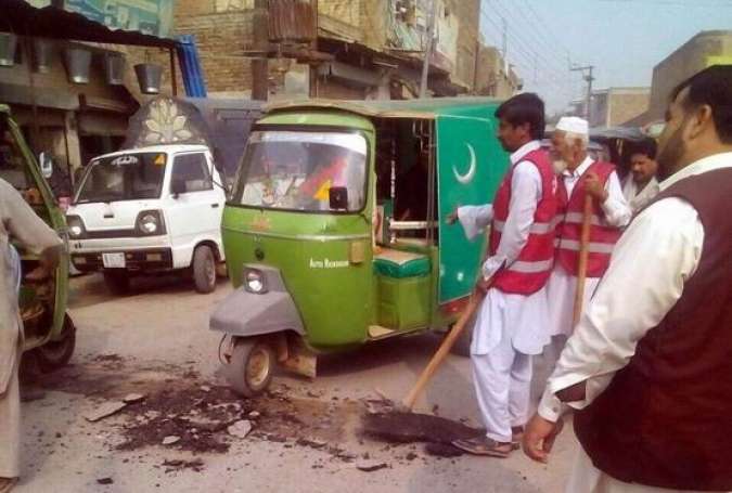 پشاور شہر میں غیر قانونی سپیڈ بریکرز کیخلاف کریک ڈاؤن