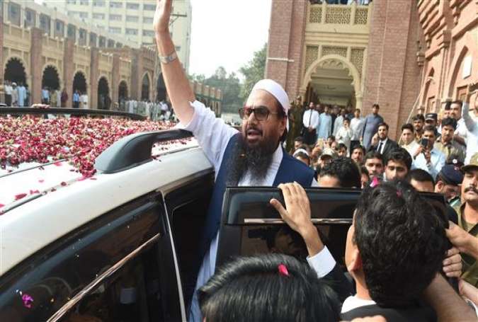 Hafiz Saeed waves to his supporters.jpg