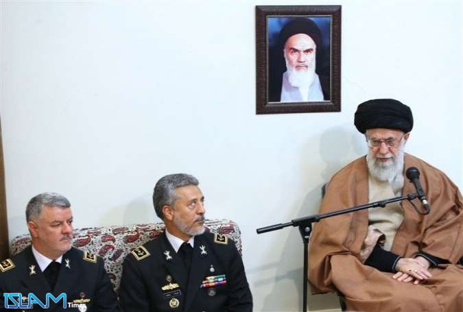 رہبر معظم انقلاب اسلامی سے ایرانی بحریہ کے کمانڈروں کی ملاقات