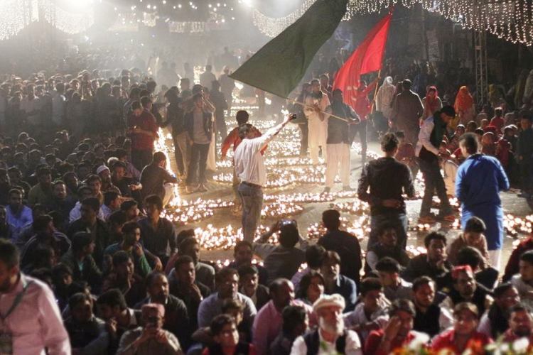 کراچی میں جے ڈی سی فاؤنڈیشن کے تحت میلاد مصطفی (ص) کانفرنس و چراغاں کی تصویری جھلکیاں