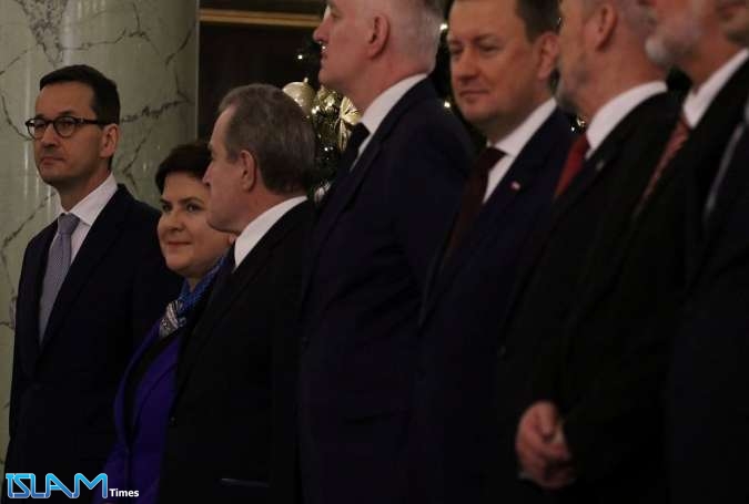الحكومة البولندية الجديدة تؤدي اليمين الدستورية