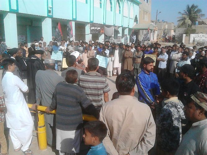 کراچی، شیعہ علماء کونسل کے زیر اہتمام مختلف جامع مساجد کے باہر امریکا مخالف احتجاجی مظاہرے