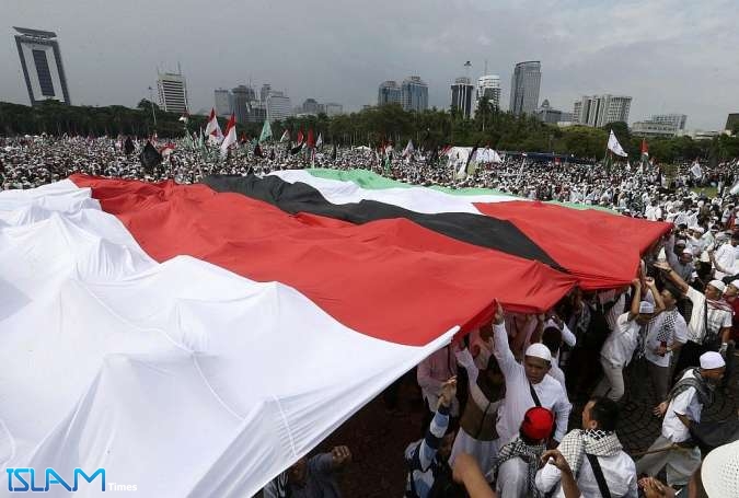الشعب الإندونيسي يرفع راية فلسطين في أضخم تظاهرة