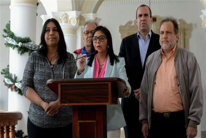 The president of Venezuela’s Constituent Assembly, Delcy Rodriguez (C), speaks at a press conference at the Foreign Ministry in Caracas, December 23, 2017. (Photo by AFP)