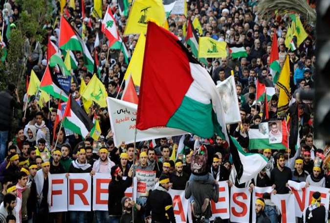 Hezbollah supporters wave the Lebanese resistance movement’s flags as well as those of Palestine and Lebanon during an anti-US rally in Beirut on December 11, 2017. (Photo by AFP)