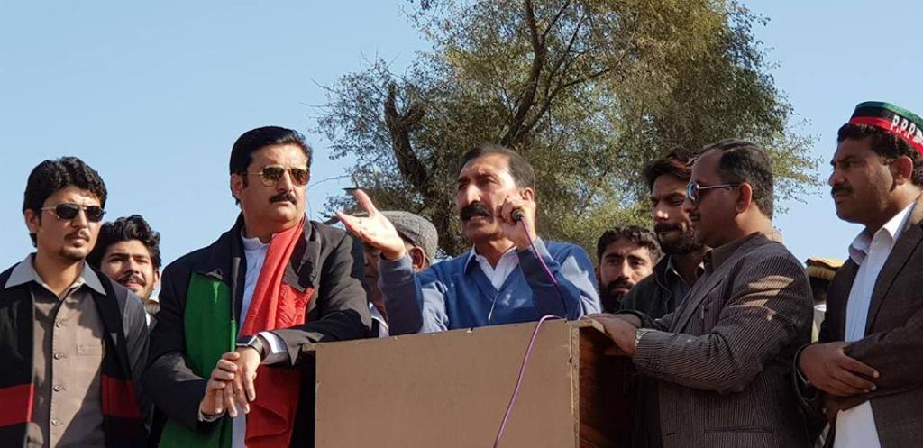 ڈی آئی خان، مقررہ نرخ نہ ملنے پر گنے کے کاشتکاروں کا احتجاجی دھرنا