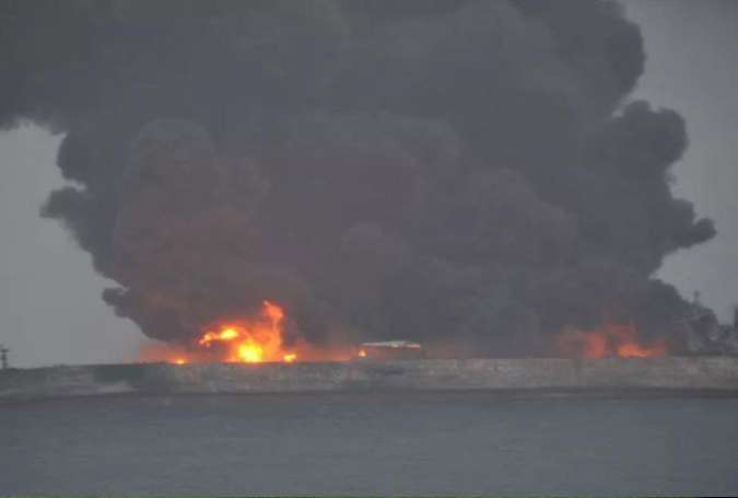 چینی بحری جہاز ایرانی تیل بردار جہاز سے ٹکرا گیا، 32 افراد لاپتہ