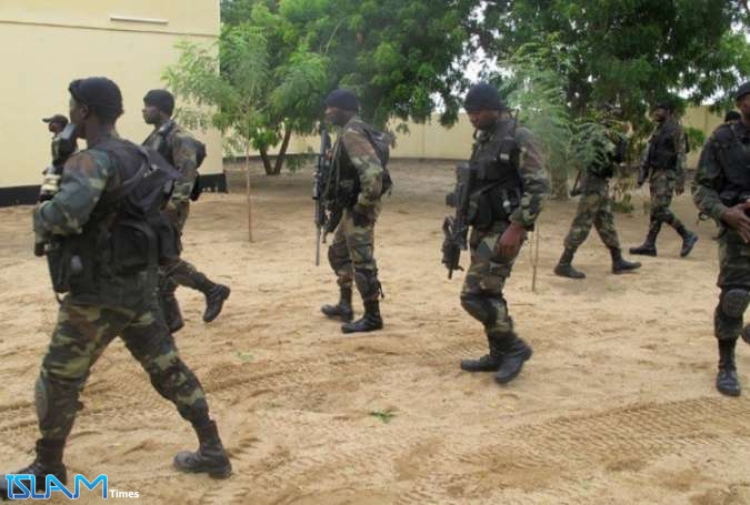 الجيش النيجيري يقتل فتاتين ويعتقل ثالثة في غامبورو