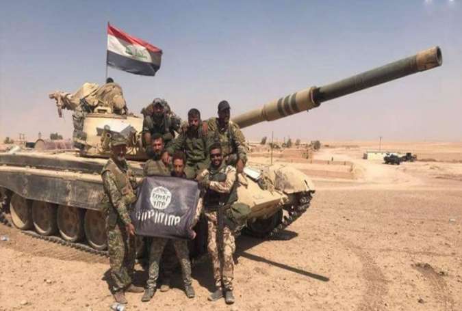 انهدام چند دستگاه خودرو و اردوگاه وابسته به تروریستهای داعش در  الانبار عراق