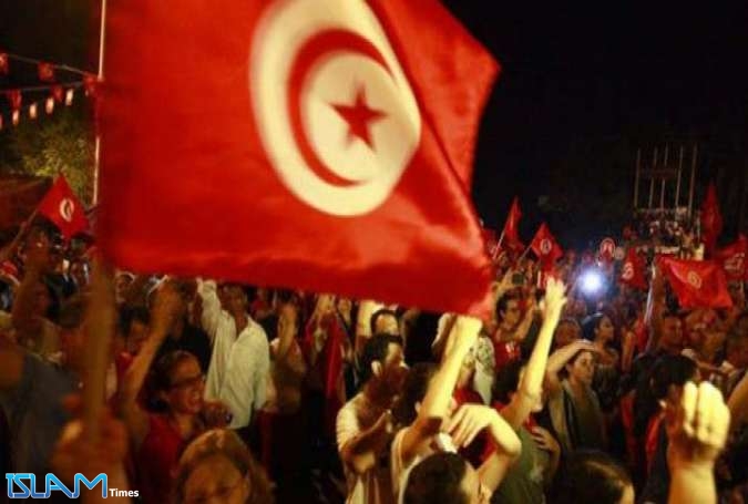 تونس تصدر أول قرار بعد الاحتجاجات