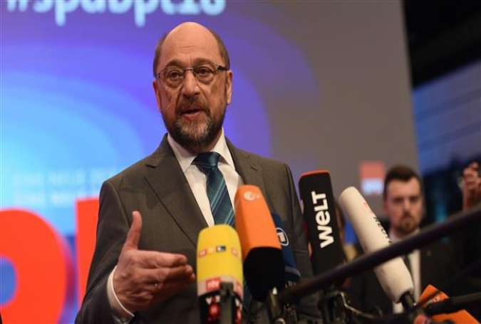 Martin Schulz, the leader of Germany’s Social Democratic (SPD) Party, speaks with journalists as he inspects the venue of a party congress in Bonn, western Germany, January 20, 2018. (Photo by AFP)