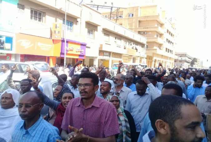 السودان يمر بضائقة مالية، وتظاهرات تجتاح عدد من مدن البلاد