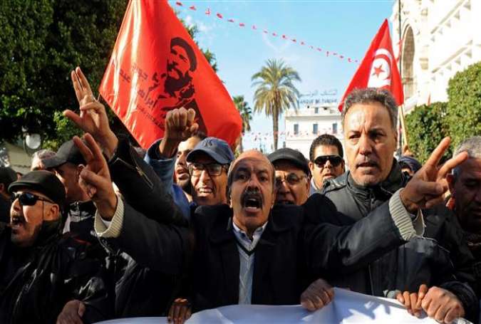 Tunisia: Anti-austerity protesters clash with police in Tunis