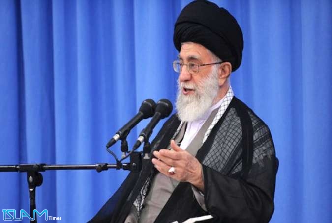 قائد الثورة: الشيعة والسنة في ايران متكاتفون في أعقد الساحات