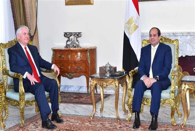 This picture released by the Egyptian Presidency on February 12, 2018 shows Egyptian President Abdel Fattah el-Sisi (R) meeting with US Secretary of State Rex Tillerson in Cairo. (By AFP)