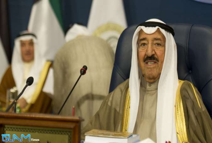 أمير الكويت يعلن تقديم ملياري دولار للعراق