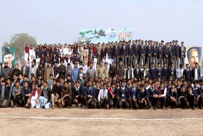 ملتان کے 500 سے زائد طلباء و طالبات کا ملتان گیریژن میں فوج کے ساتھ ایک دن، طلباء و طالبات خوش
