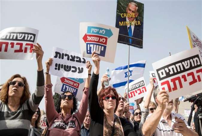 1000s of Israeli protesters call for Netanyahu’s resignation over bribery