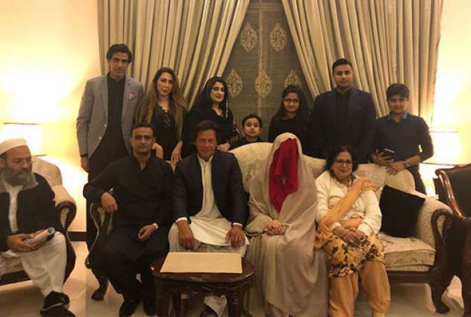 عمران خان کی تیسری شادی، بشریٰ بی بی سے مفتی نعیم نے نکاح پڑھایا
